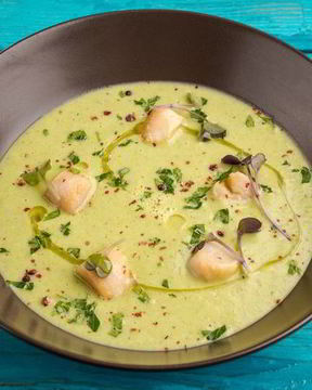 Крем-суп из брокколи с морскими гребешками