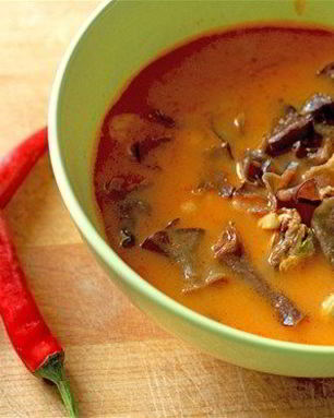 Острый суп с рисовой лапшой