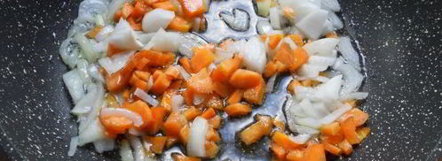 куриный суп со свежими овощами, вермишелью и зеленым горошком. Шаг 2