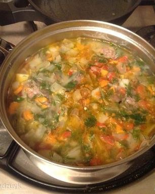 Щи из свежей капусты с фрикадельками