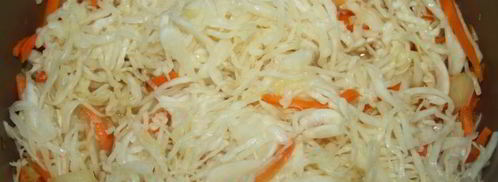 щи с квашеной капустой на говяжьих ребрышках в чугунке. Шаг 3