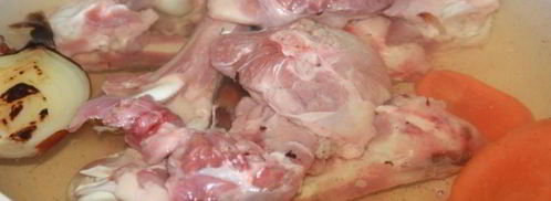 щи со свежей капустой, индейкой и острыми колбасками. Шаг 2