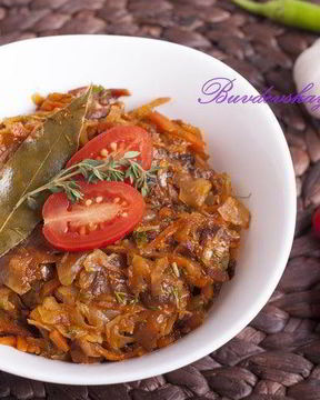 Капустная солянка с сосисками