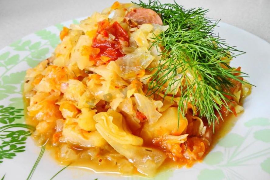 Рецепт солянка из капусты с сосисками и помидор в мультиварке