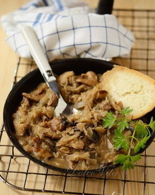 Солянка из квашеной капусты с грибами