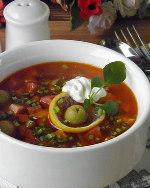 Классическая солянка с мясом и картошкой