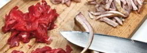 солянка мясная на сковороде. Шаг 2