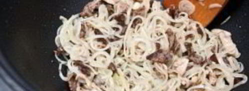 солянка мясная на сковороде. Шаг 7