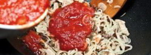 солянка мясная на сковороде. Шаг 8