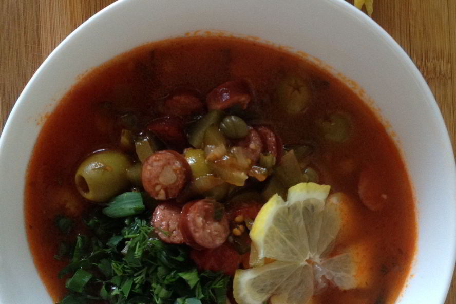 Рецепт солянка с копчеными ребрами и колбасками