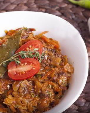 Солянка с сосиской из свежей капусты