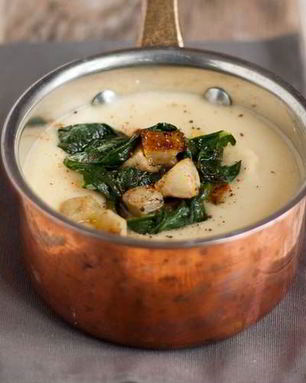 Суп из козьего сыра и фундука