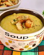 Гороховый суп-пюре в мультиварке с плавленным сырком и чесночными сухариками