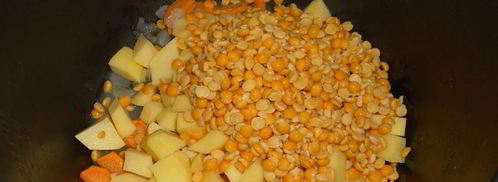 гороховый суп-пюре в мультиварке с плавленным сырком и чесночными сухариками. Шаг 2