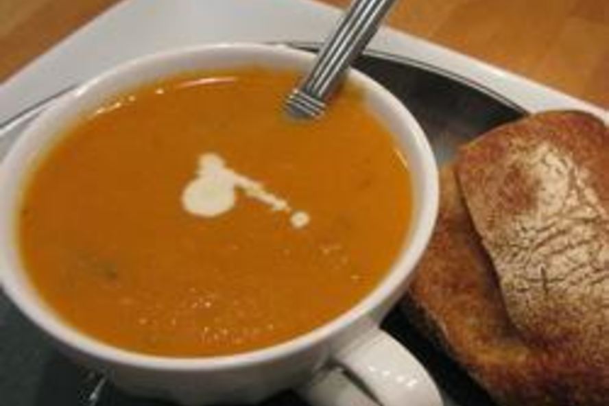 Рецепт морковно-томатный суп-пюре с кинзой