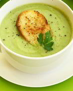 Суп-пюре из брокколи с гренками