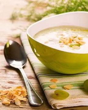 Суп с миндалем и виноградом