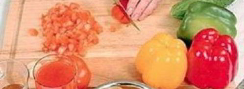 томатно-огуречный суп с чесночными гренками. Шаг 3