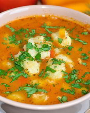 Томатный суп с клецками