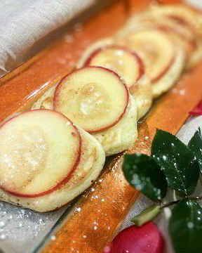 Блинчики на сметане с яблоками