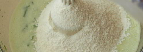 шпинатные блинчики с красной рыбой и икрой. Шаг 3