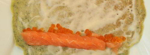 шпинатные блинчики с красной рыбой и икрой. Шаг 6