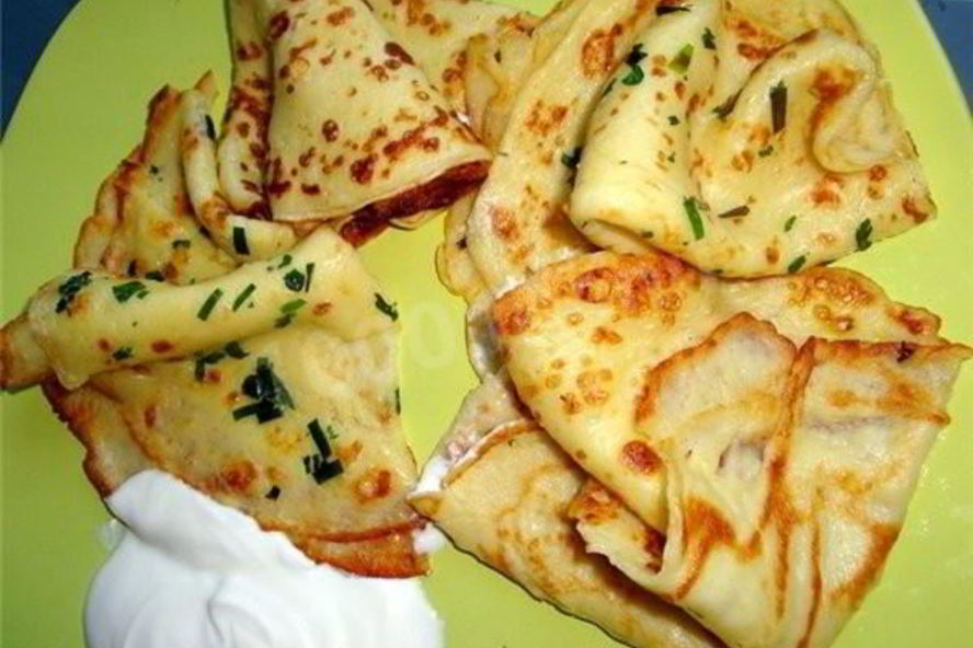 Рецепт тонкие блинчики с соленым творогом