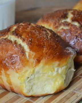 Булочки с изюмом из дрожжевого теста