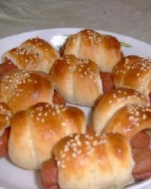 Булочки с колбасой