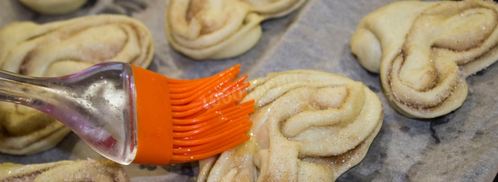 булочки с сахаром из дрожжевого теста с корицей. Шаг 24