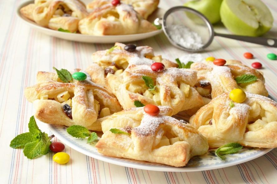 Рецепт булочки с яблоком и корицей