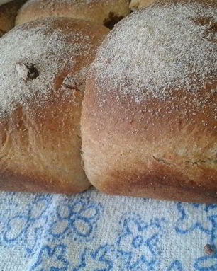 Булочки-саечки цельнозерновые с изюмом