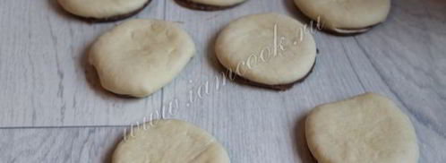 булочки шоколадно-ванильные в виде пончиков. Шаг 5