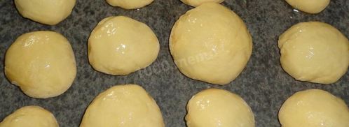 булочки со сгущенкой из дрожжевого теста. Шаг 12