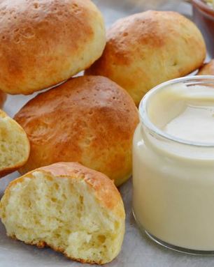 Быстрые творожные булочки со взбитым медом