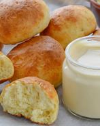 Быстрые творожные булочки со взбитым медом