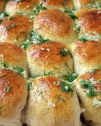 Пампушки с чесночным соусом