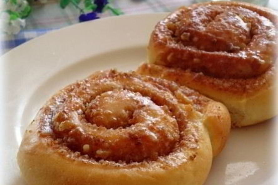 Рецепт плюшки с корицей, орехами и белым шоколадом