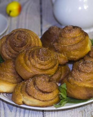 Плюшки с сахаром из дрожжевого теста