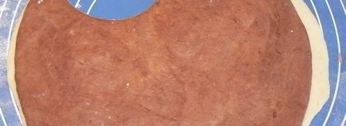 плюшки цветы из двойного теста. Шаг 2