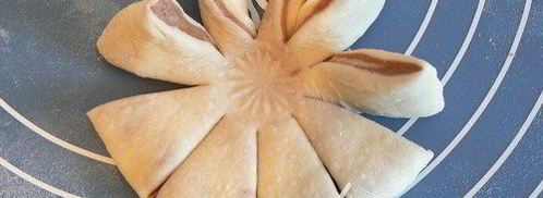 плюшки цветы из двойного теста. Шаг 5