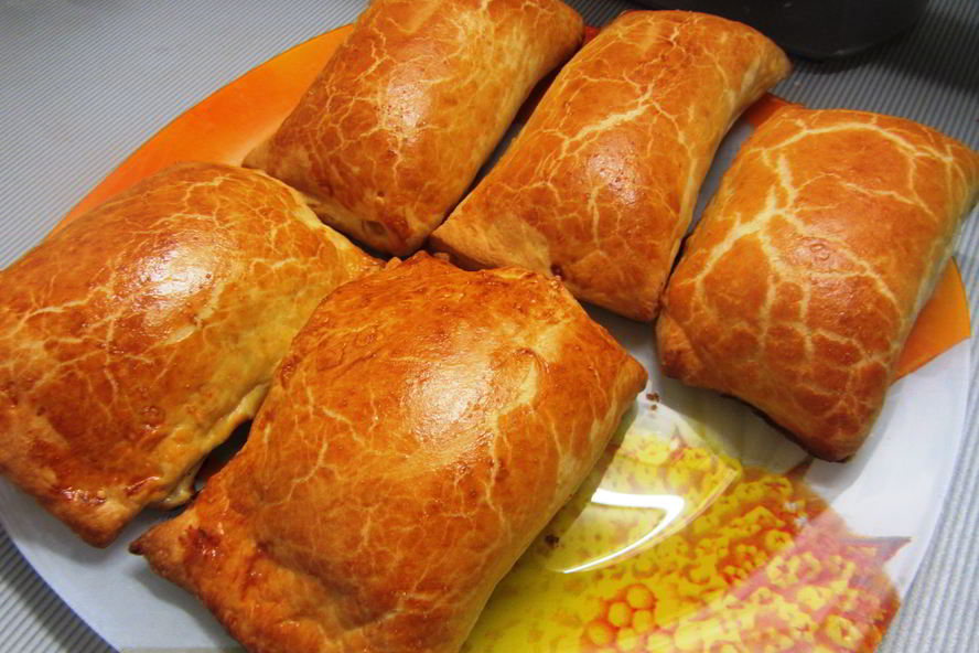 Рецепт ватрушка из слоеного теста с творогом