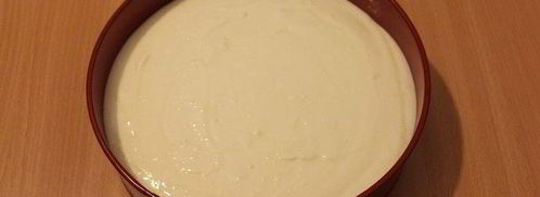 брауни с чизкейком, взбитыми сливками и ягодой. Шаг 7