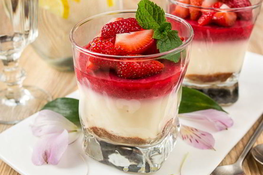 Рецепт чизкейк в стакане с клубникой