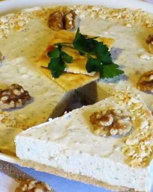 Закусочный чизкейк с горгонзолой и грецкими орехами