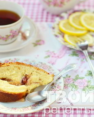 Домашний кекс со сливами