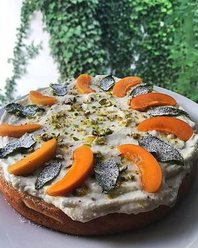 Кекс с абрикосами, рикоттой, фисташками