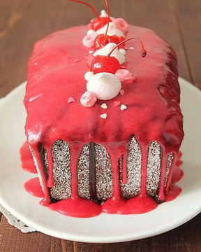 Кокосовый кекс с бананами и вишней