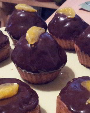 Мандариновые кексы с шоколадной глазурью