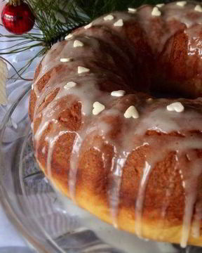 Сдобный кекс с маком и вяленой клюквой